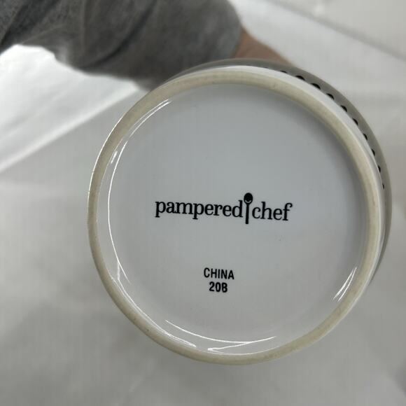 Pampered Chef Ceramic Egg Cooker nice Microwave egg cooker white With Box - Picture 6 of 12